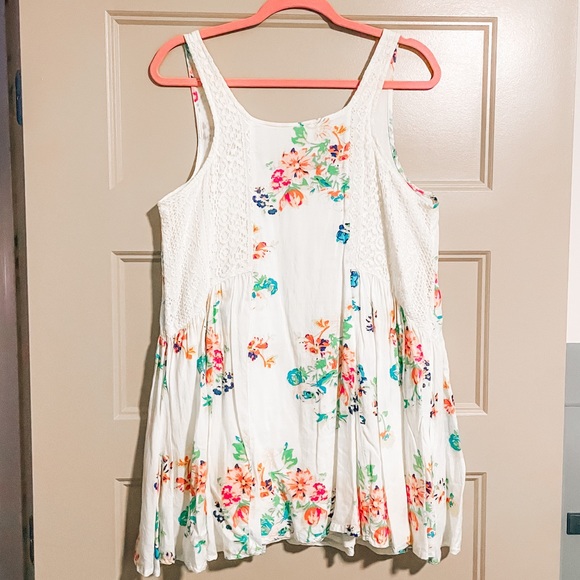 3/$20 - O’Neill Cream Floral Sundress - M - Picture 1 of 4